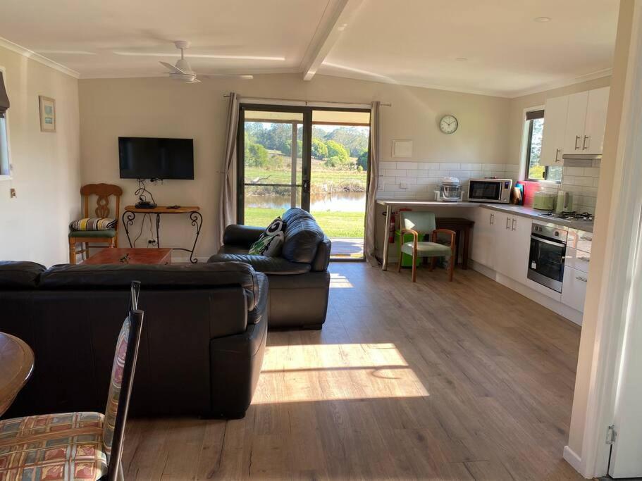 Pinbarren Green Lodges Noosa Exterior photo