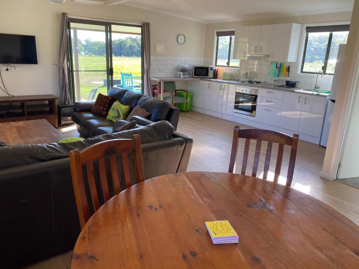 Pinbarren Green Lodges Noosa Exterior photo